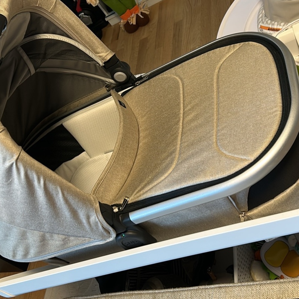 Luxurious UPPAbaby V3 Bassinet